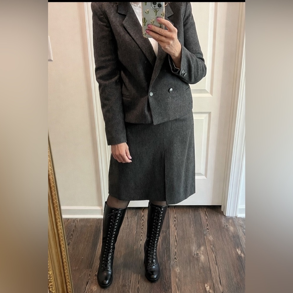 Vintage Jones New York charcoal gray pure wool two-piece suit set skirt